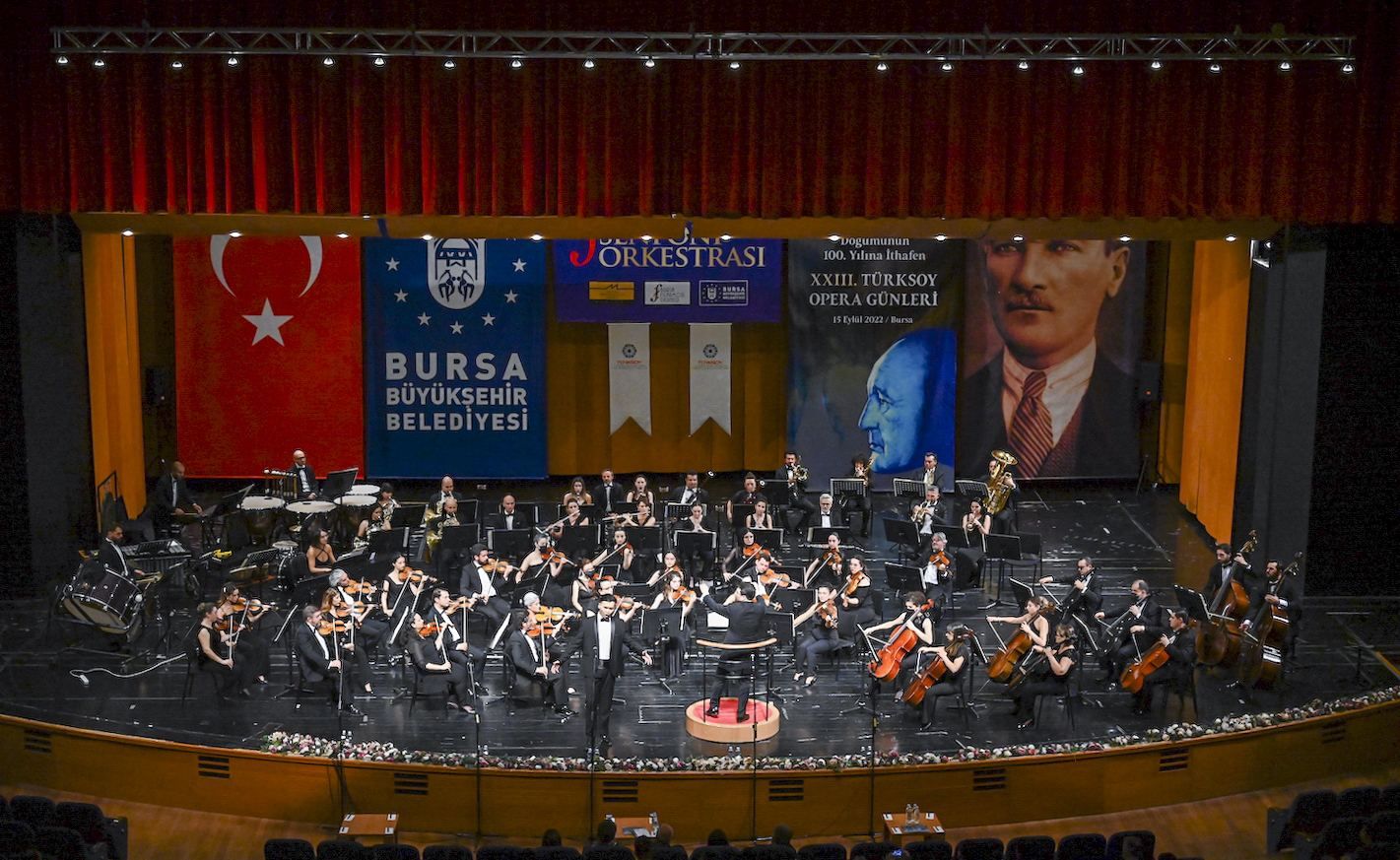 National conductor dazzles crowd at TURKSOY Opera Days [PHOTO] - Gallery Image
