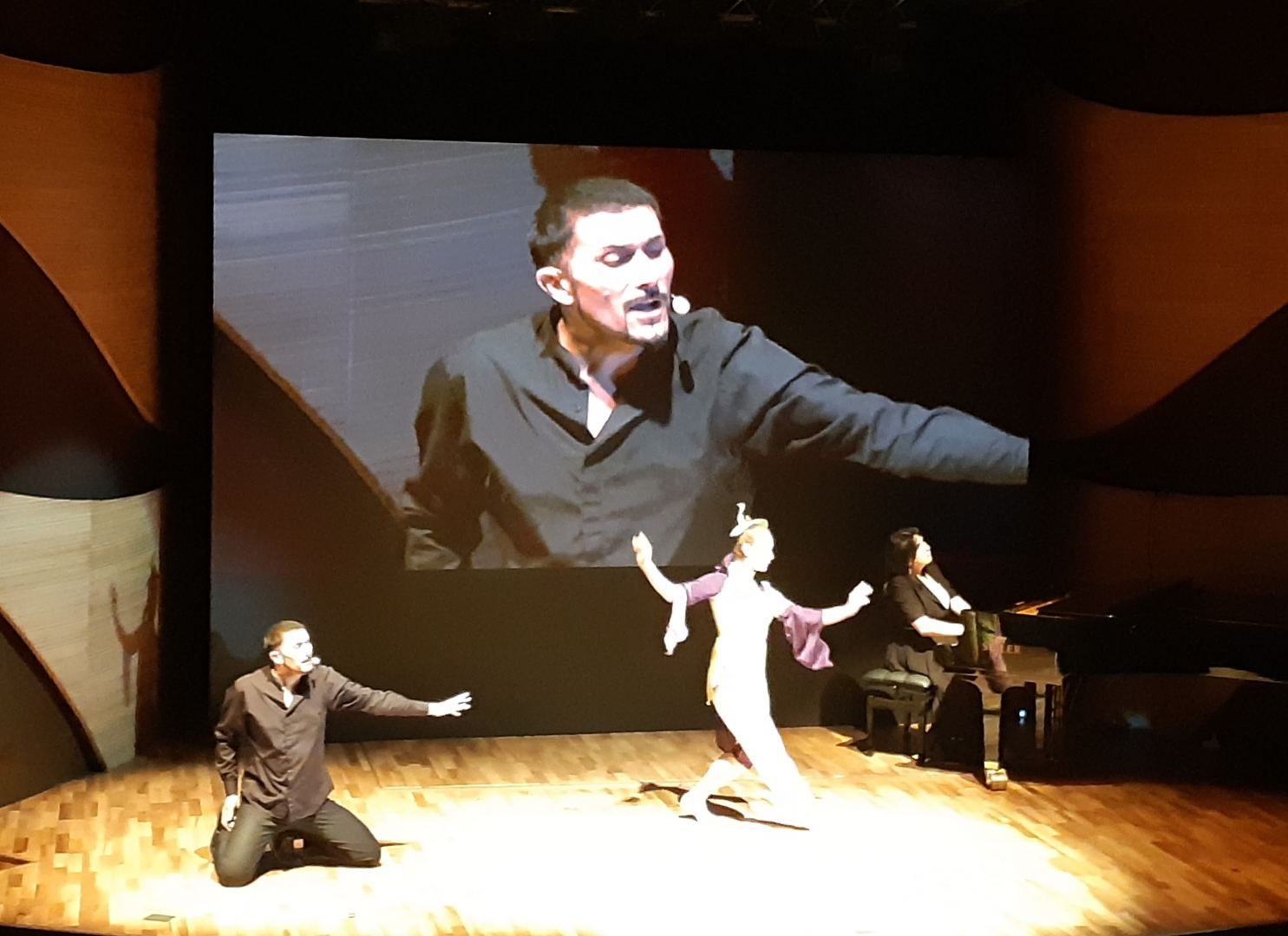 Mugham Center premieres one-man musical show [PHOTO/VIDEO]