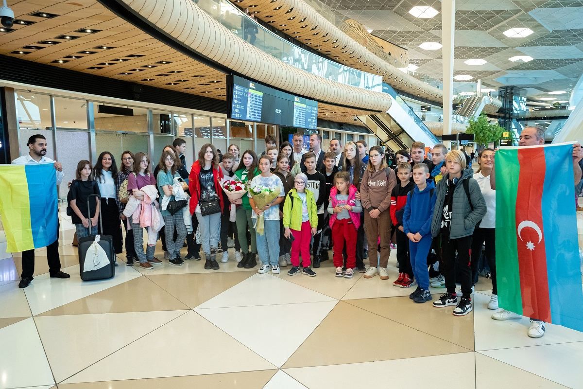 Group of Ukrainian children lacking parental care arrive in Azerbaijan [PHOTO]