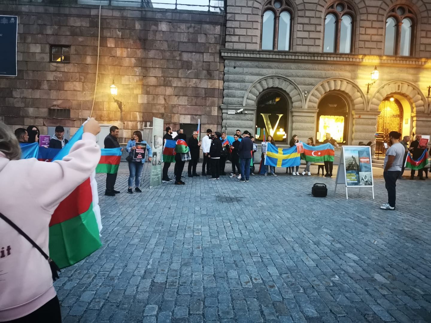 Azerbaijani community holds picket in front of Swedish Parliament [PHOTO]