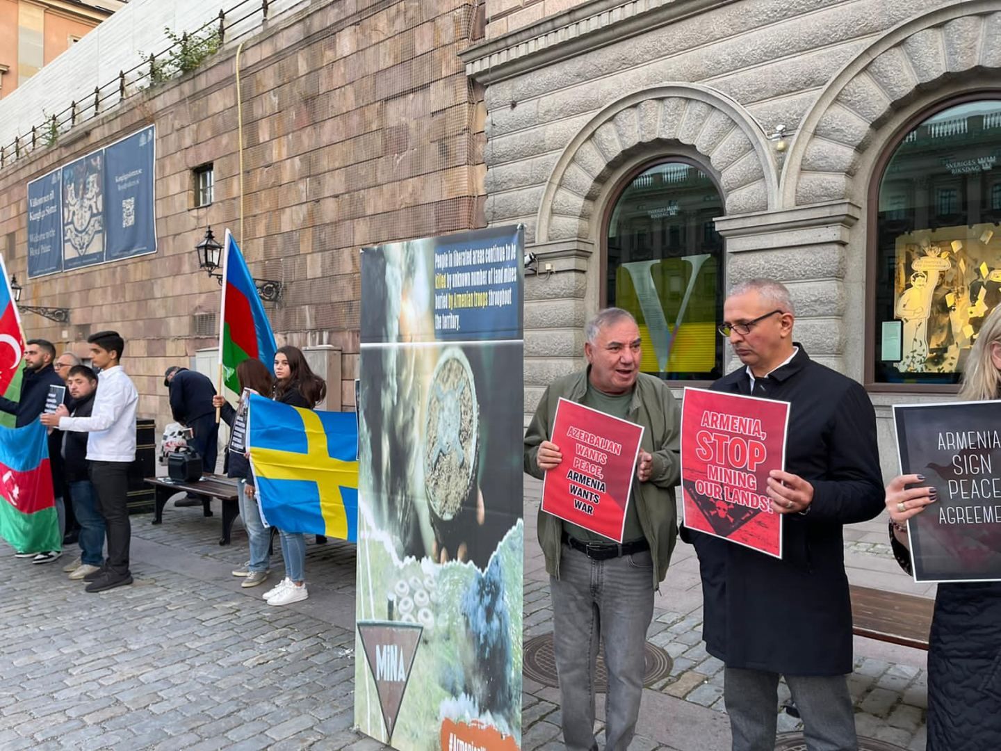 Azerbaijani community holds picket in front of Swedish Parliament [PHOTO] - Gallery Image