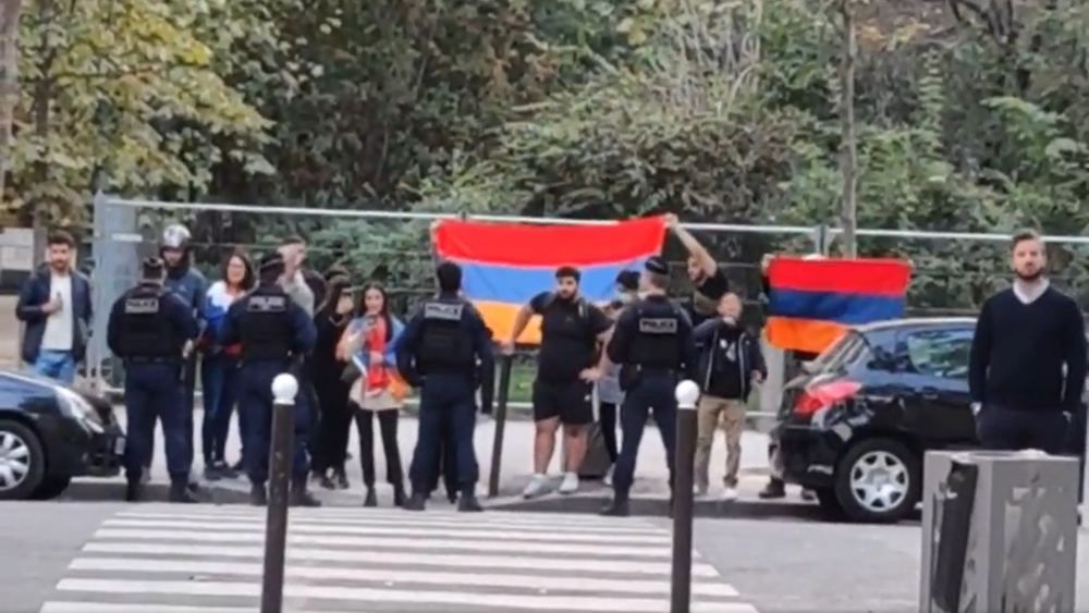 Armenian radical group tries to attack Azerbaijan Cultural Center in France [VIDEO]