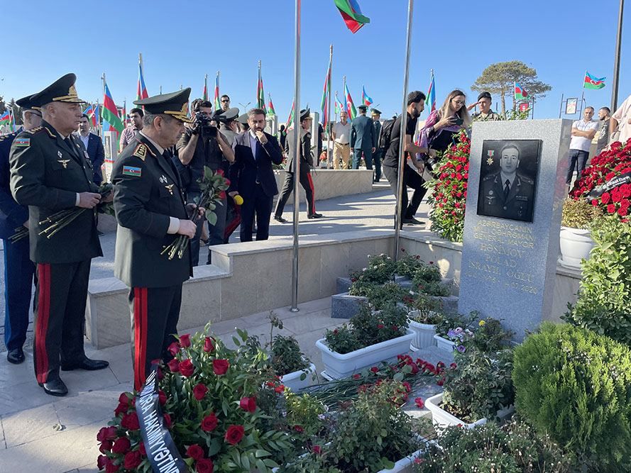 Top brass pays tribute to memories of martyrs on Remembrance Day [PHOTO/VIDEO]