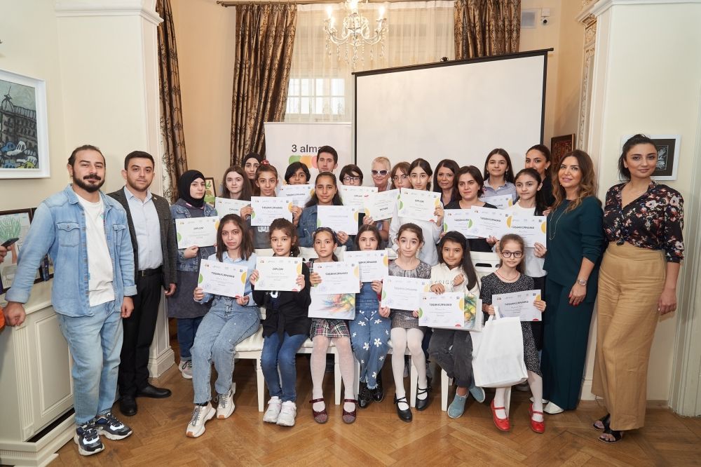 Maksud Ibrahimbayov Center awards winners of art competition [PHOTO]