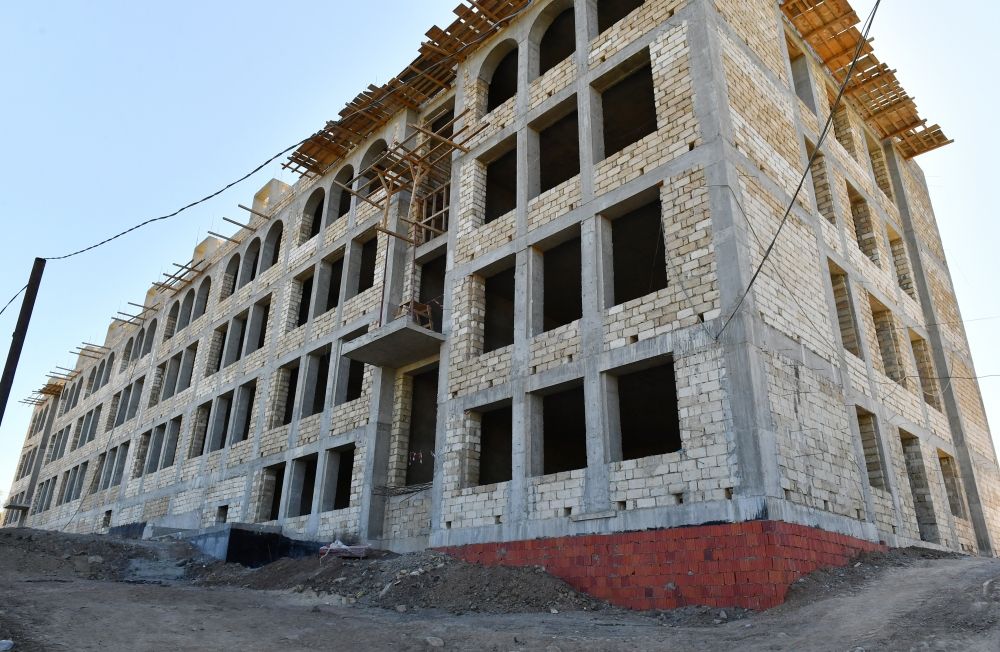 President Ilham Aliyev viewed progress of construction works at building of secondary school No1 in Shusha [PHOTO/VIDEO] - Gallery Image