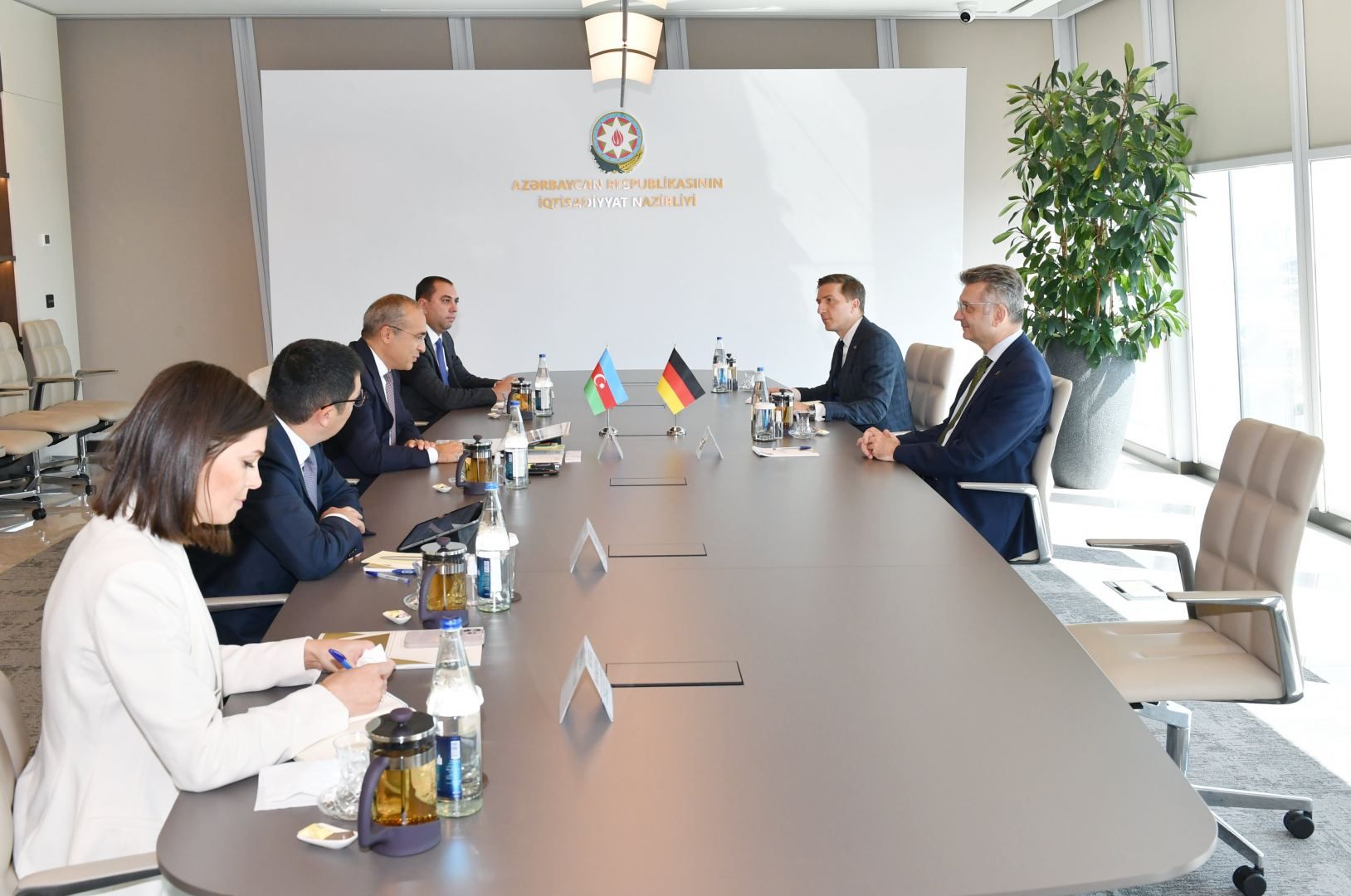 Azerbaijan, Germany discuss prospects of economic ties dev't [PHOTO]