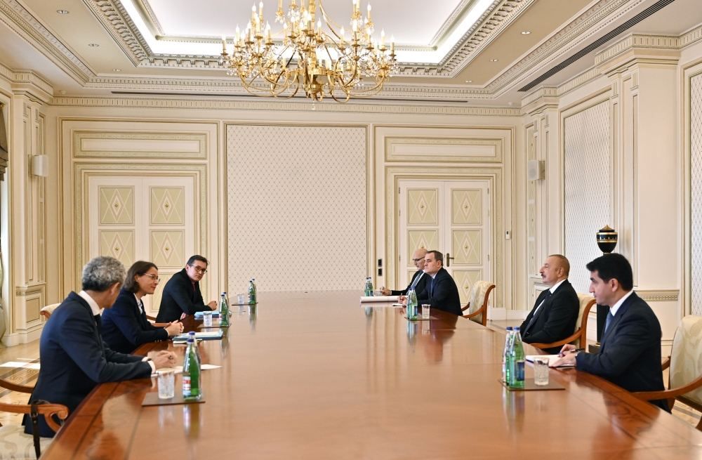 President Ilham Aliyev receives advisor in Office of French president [UPDATE]