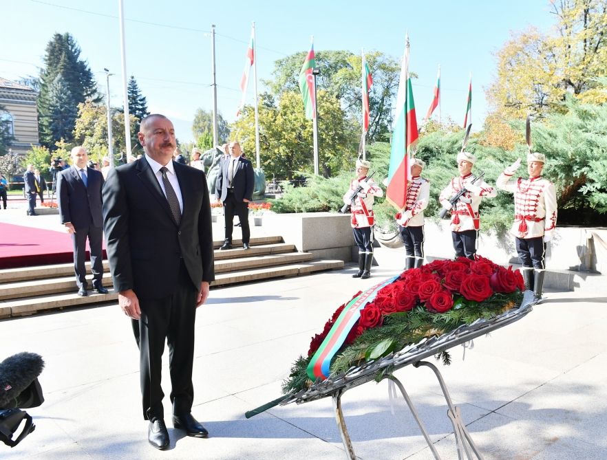President Ilham Aliyev pays homage to tomb of Unknown Soldier in Sofia [PHOTO/VIDEO] - Gallery Image