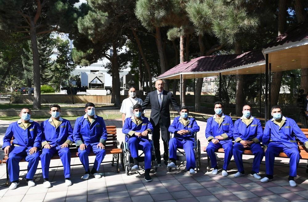 Chronicles of Victory (September 30, 2020): Azerbaijani president, first lady meet with wounded servicemen undergoing treatment at Central Military Clinical Hospital of Defense Ministry [PHOTO/VIDEO]
