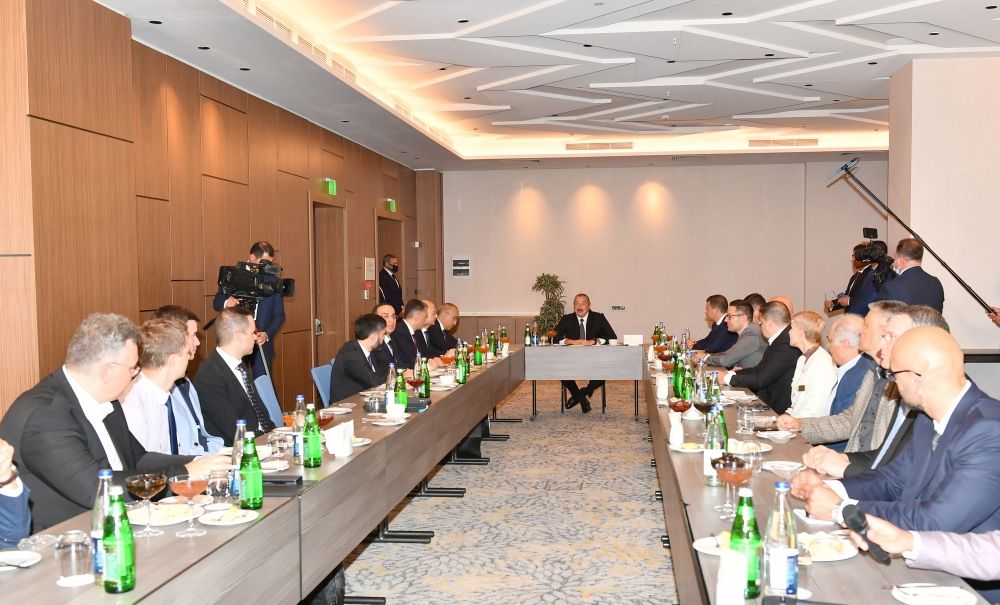 President Ilham Aliyev met with representatives of leading business communities of Bulgaria in Sofia [PHOTO]