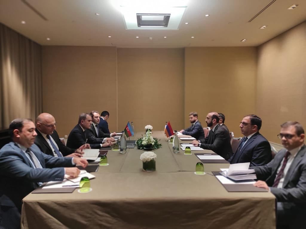 Azerbaijani, Armenian FMs negotiate draft peace deal in Geneva [PHOTO]