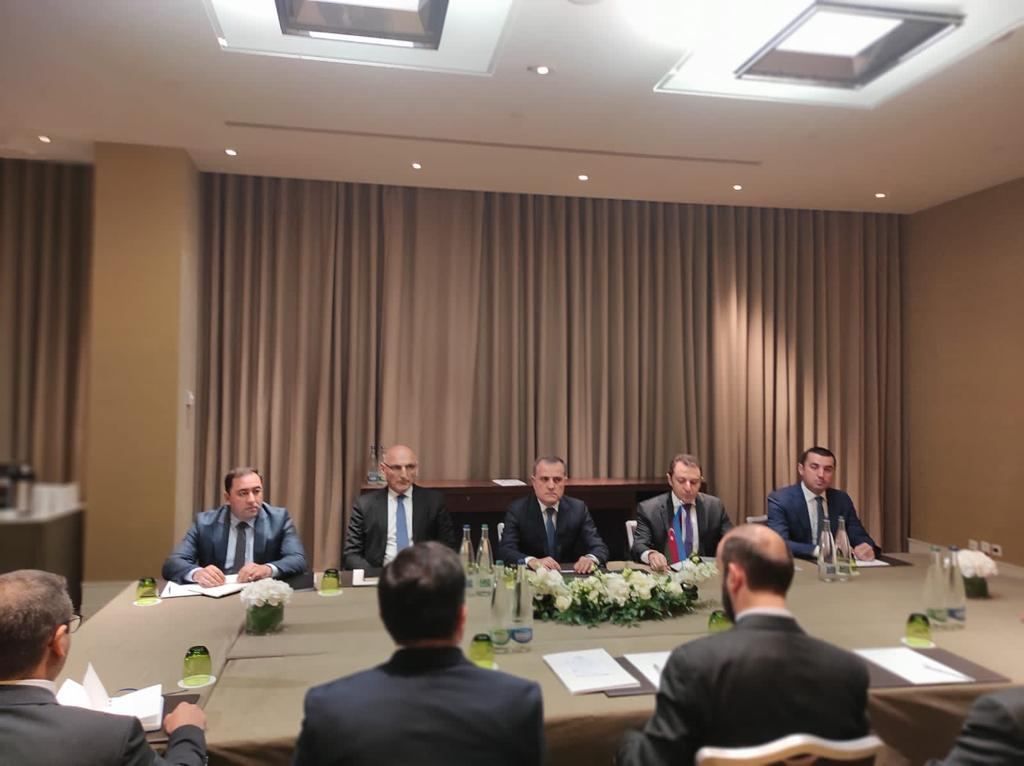 Azerbaijani, Armenian FMs negotiate draft peace deal in Geneva [PHOTO] - Gallery Image