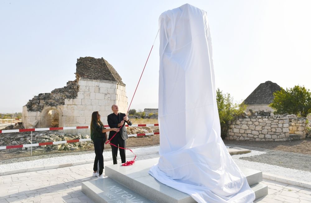President Ilham Aliyev and First Lady Mehriban Aliyeva got acquainted with works to be done in Imarat Complex, and unveiled mausoleum of Khurshidbanu Natavan [PHOTO/VIDEO] - Gallery Image