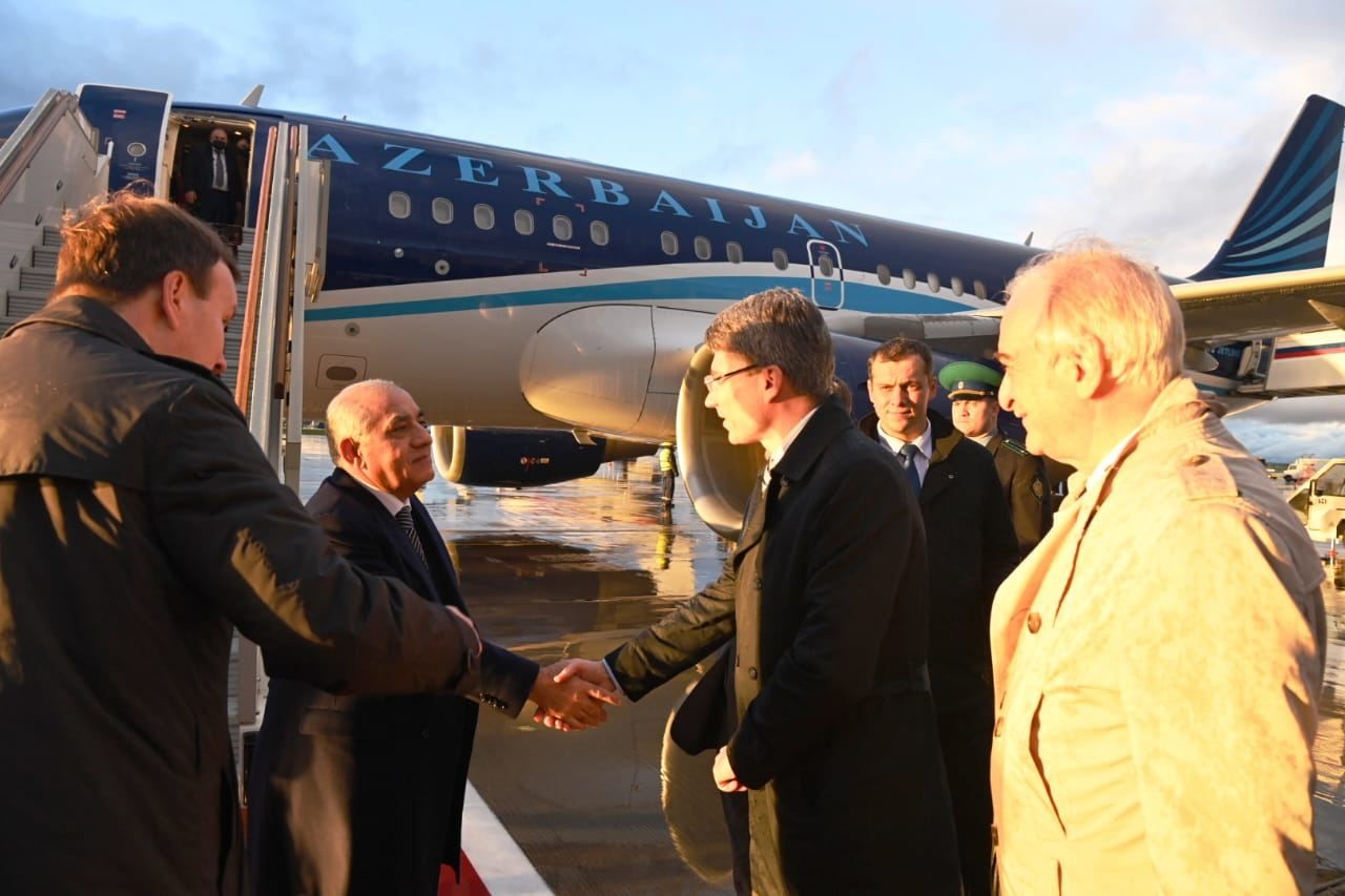 Azerbaijani premier arrives in Russia