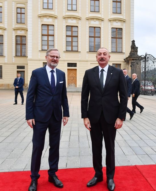 President Ilham Aliyev attends inaugural meeting of European Political Community Summit [PHOTO/VIDEO] - Gallery Image