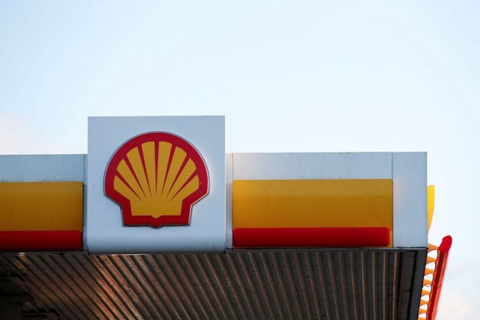 Weaker refining, gas trading to hit Shell's Q3 results