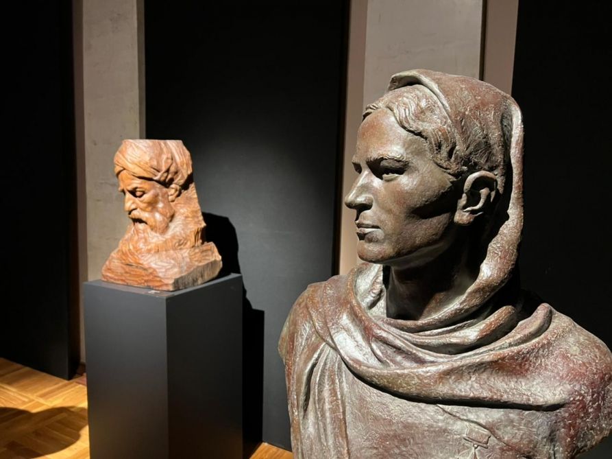 Works of Azerbaijani sculptors on display in Moscow [PHOTO]