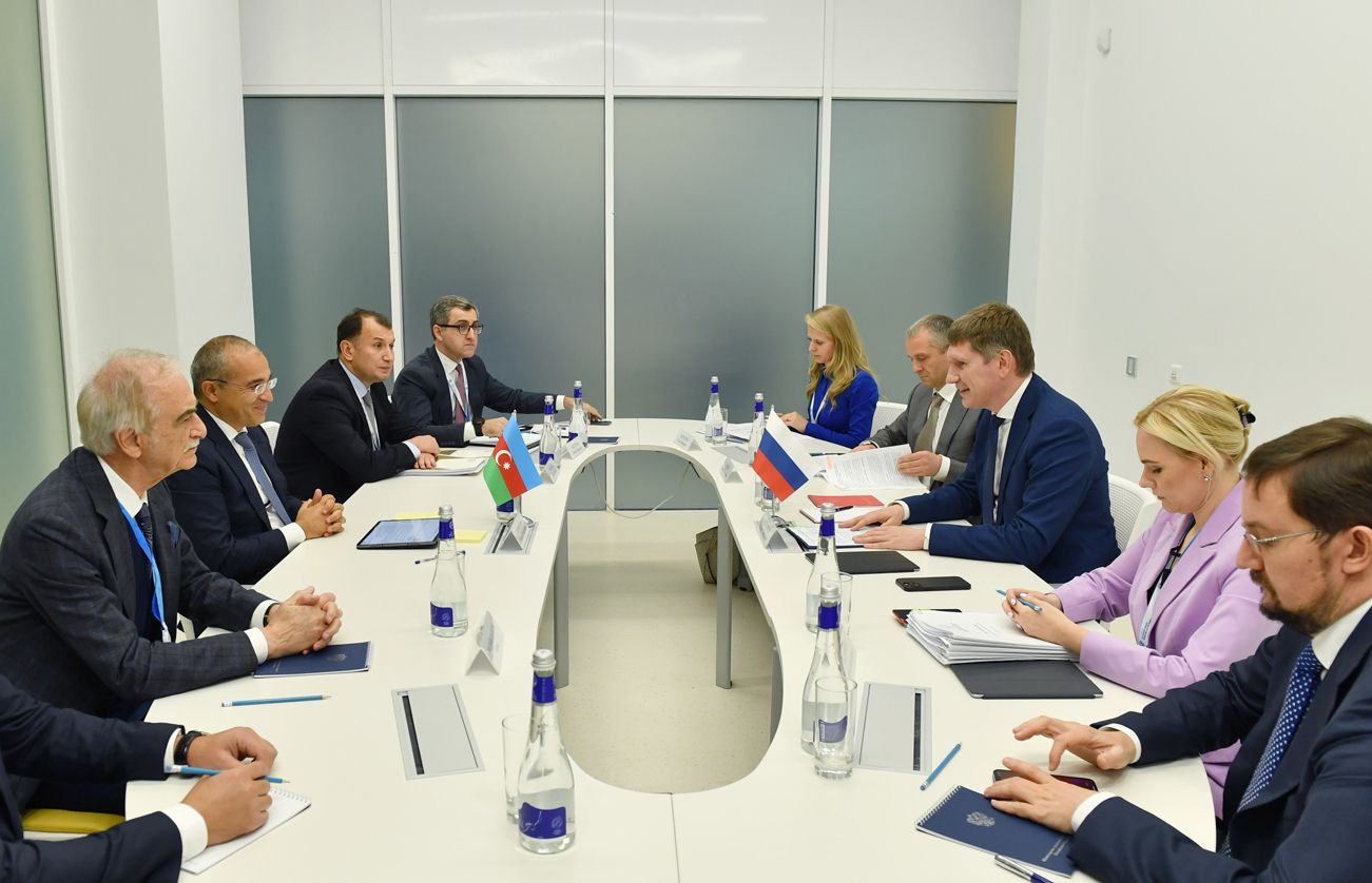 Azerbaijan, Russia discuss trade ties expansion [PHOTO]