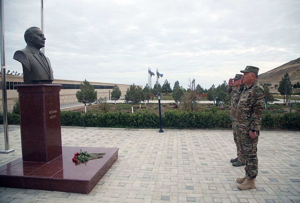 Azerbaijani Chief of General Staff meets with Special Forces military personnel