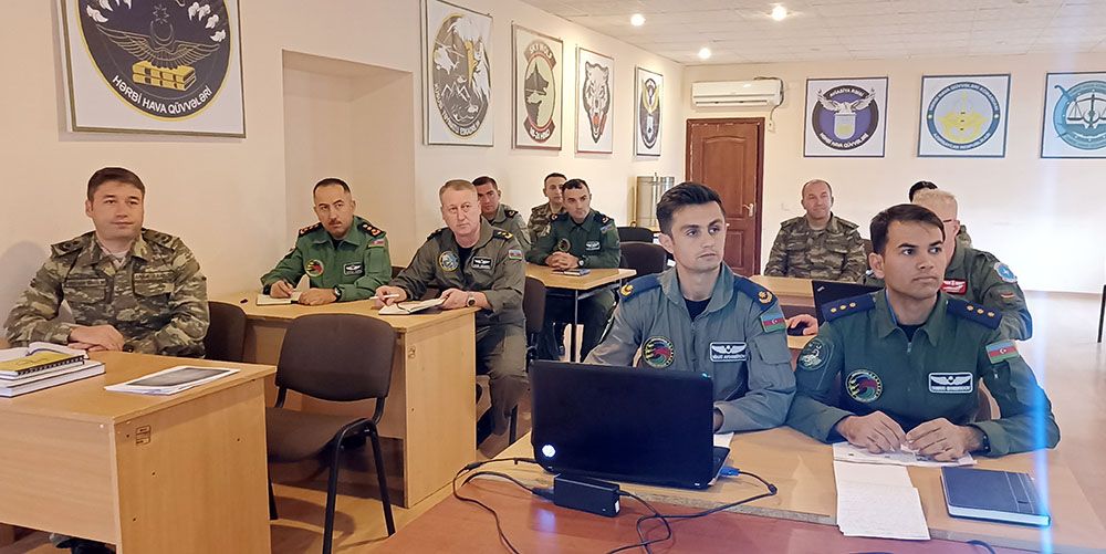 Azerbaijani servicemen join NATO training course in Baku [PHOTO]
