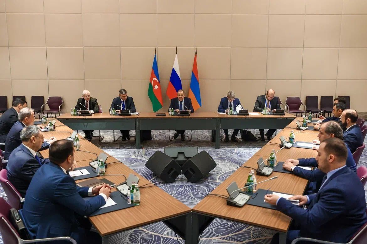 Azerbaijani, Armenian foreign ministers negotiate draft peace deal in Astana [PHOTO]