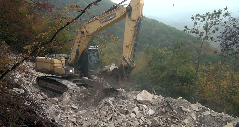 Azerbaijani Army's Engineering Troops units laying new supply roads in mountainous terrain [VIDEO]