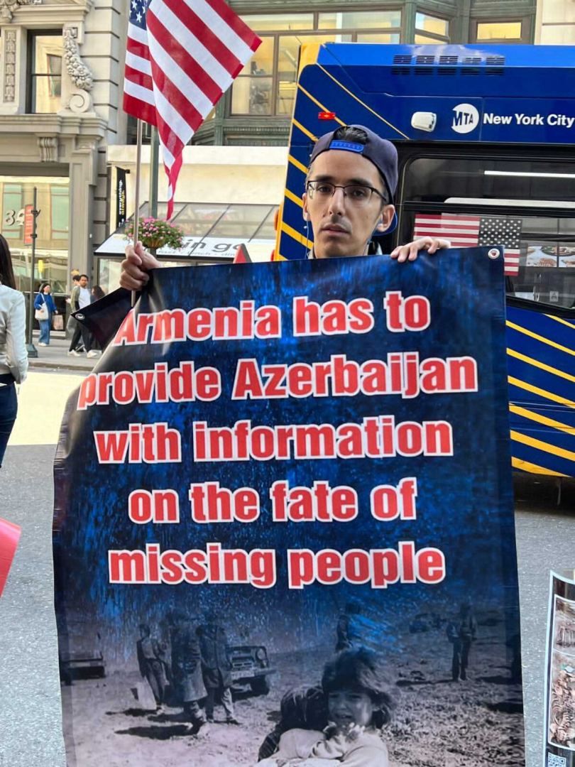 Azerbaijani community activists hold rally in front of headquarters of Human Rights Watch in New York [PHOTO] - Gallery Image