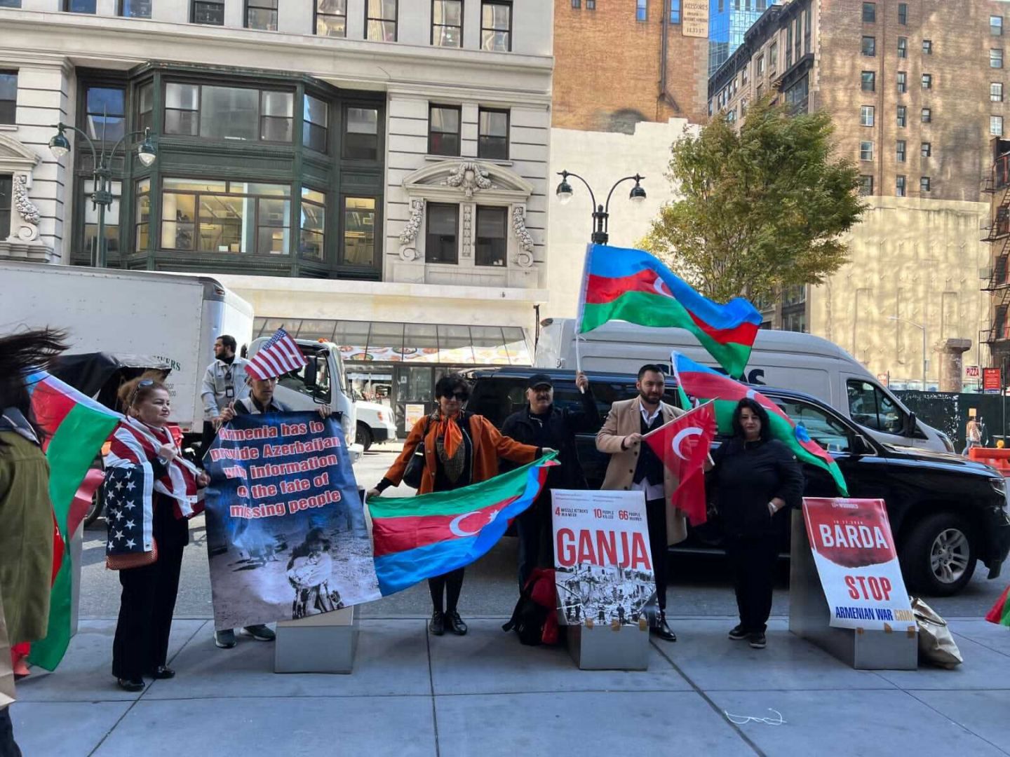 Azerbaijani community activists hold rally in front of headquarters of Human Rights Watch in New York [PHOTO]