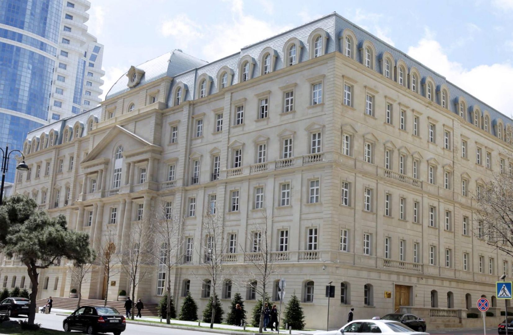 Azerbaijani Finance Ministry auctions public bonds