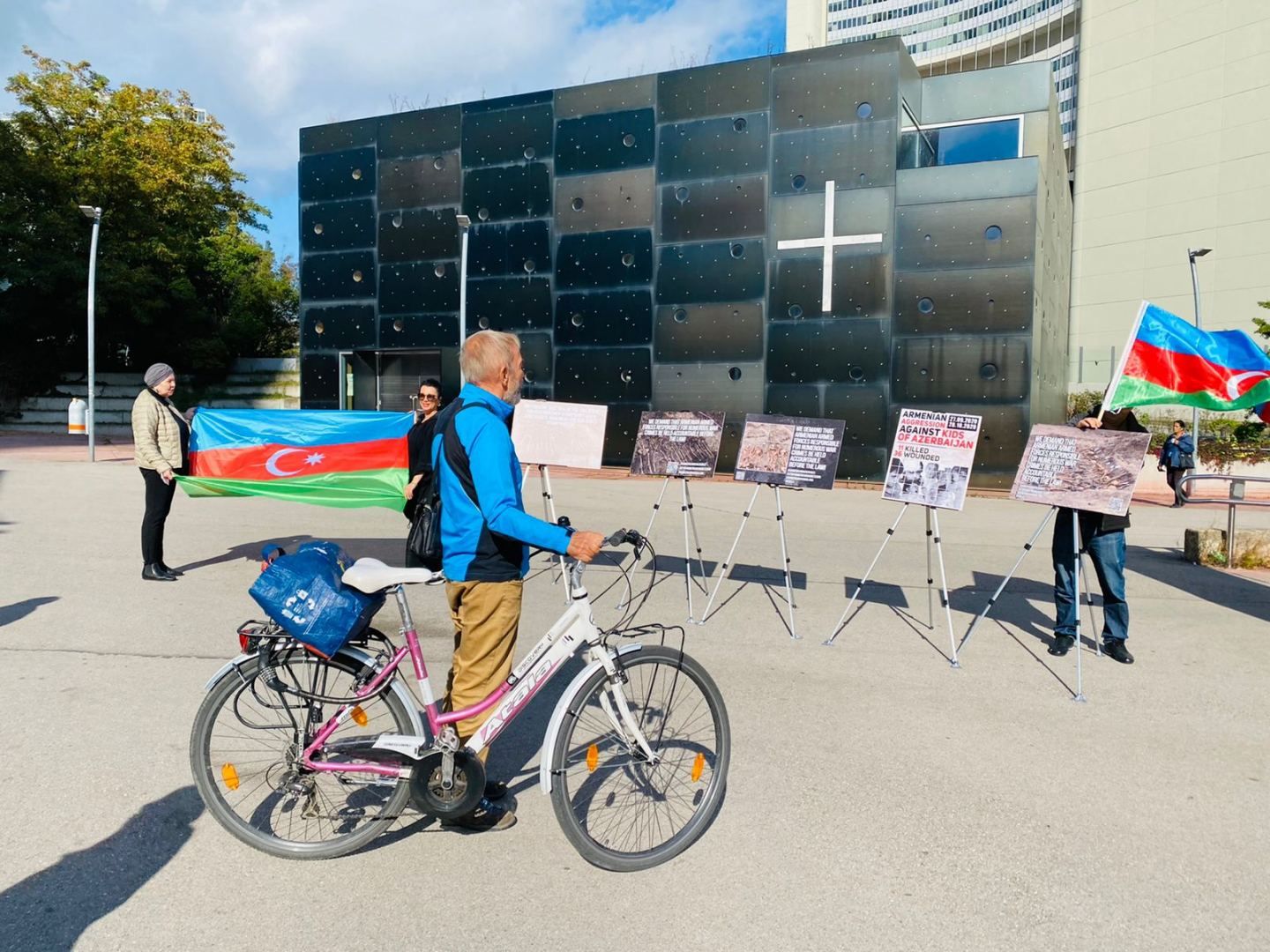 Azerbaijanis in Vienna denounce Armenian vandalism against civilians in 2020 Karabakh war [PHOTOS] - Gallery Image