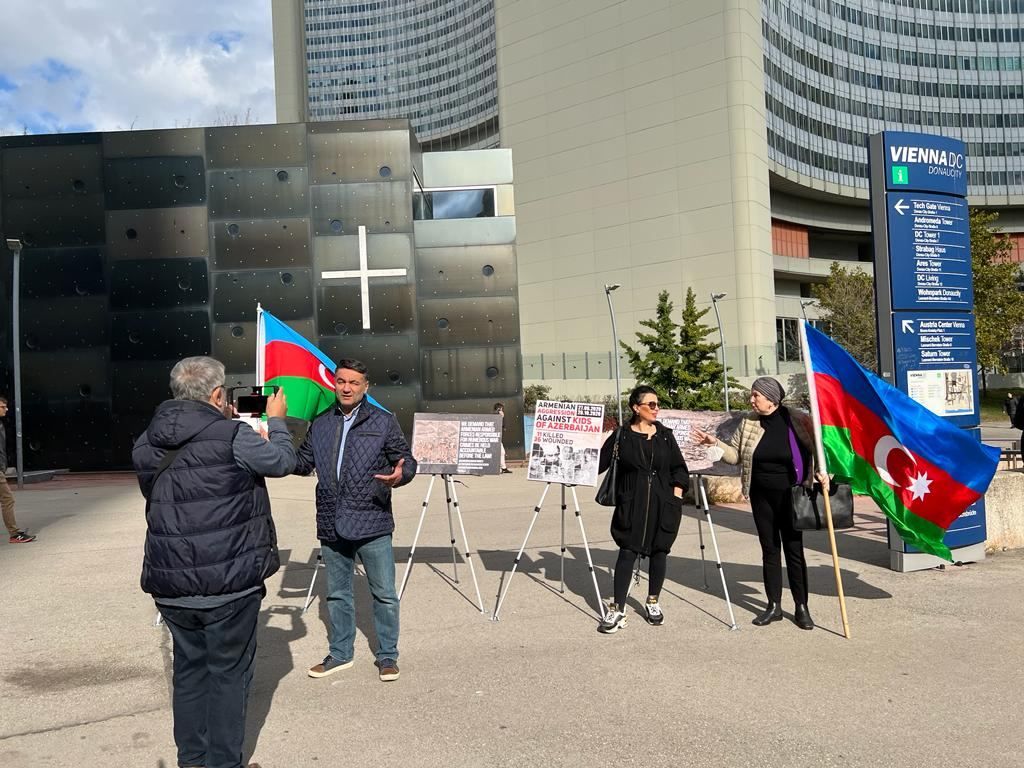 Azerbaijanis in Vienna denounce Armenian vandalism against civilians in 2020 Karabakh war [PHOTOS] - Gallery Image
