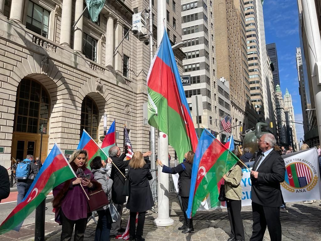 Azerbaijani tricolor to fly downtown New York for 10 days [PHOTO]