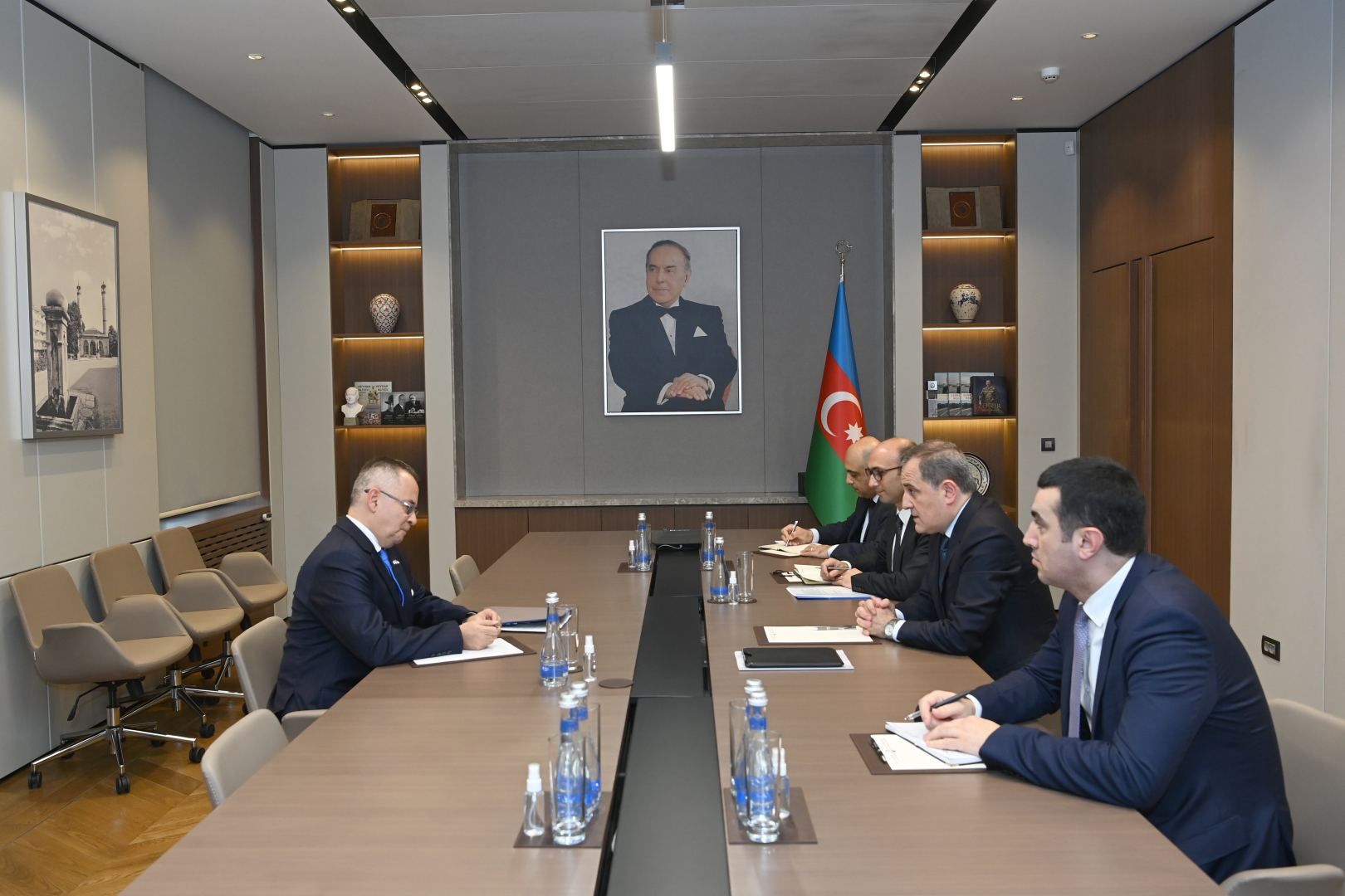 Azerbaijani top diplomat discusses deepening of ties with outgoing Greece ambassador [PHOTO]