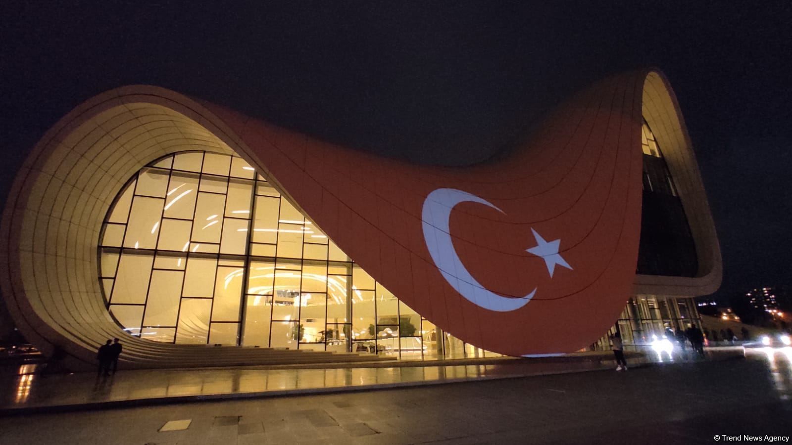 Building of Baku's Heydar Aliyev Center painted in colors of Turkish flag [PHOTO] - Gallery Image