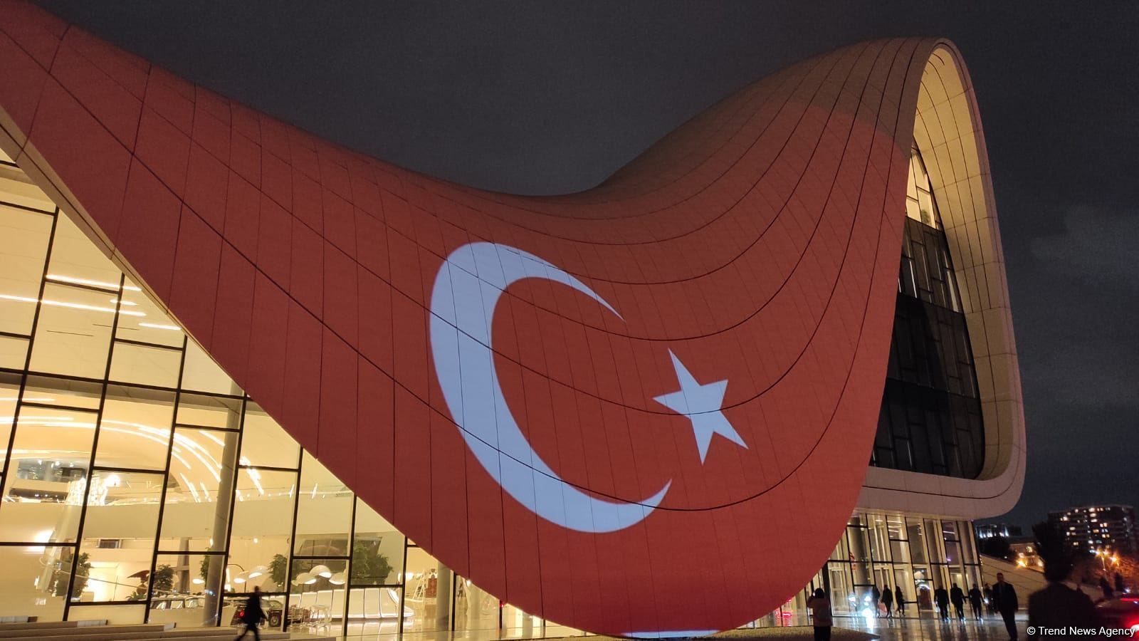 Building of Baku's Heydar Aliyev Center painted in colors of Turkish flag [PHOTO]