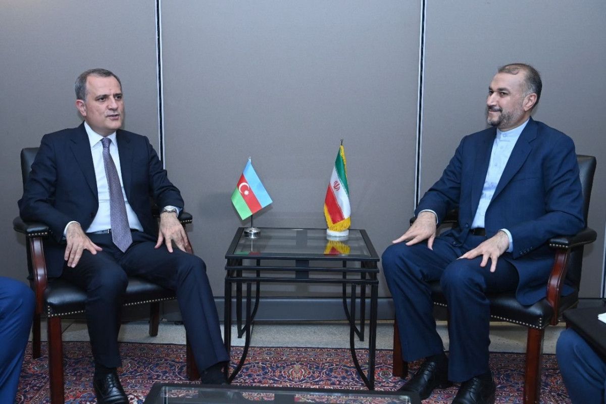Azeri, Iranian foreign ministers discuss regional situation