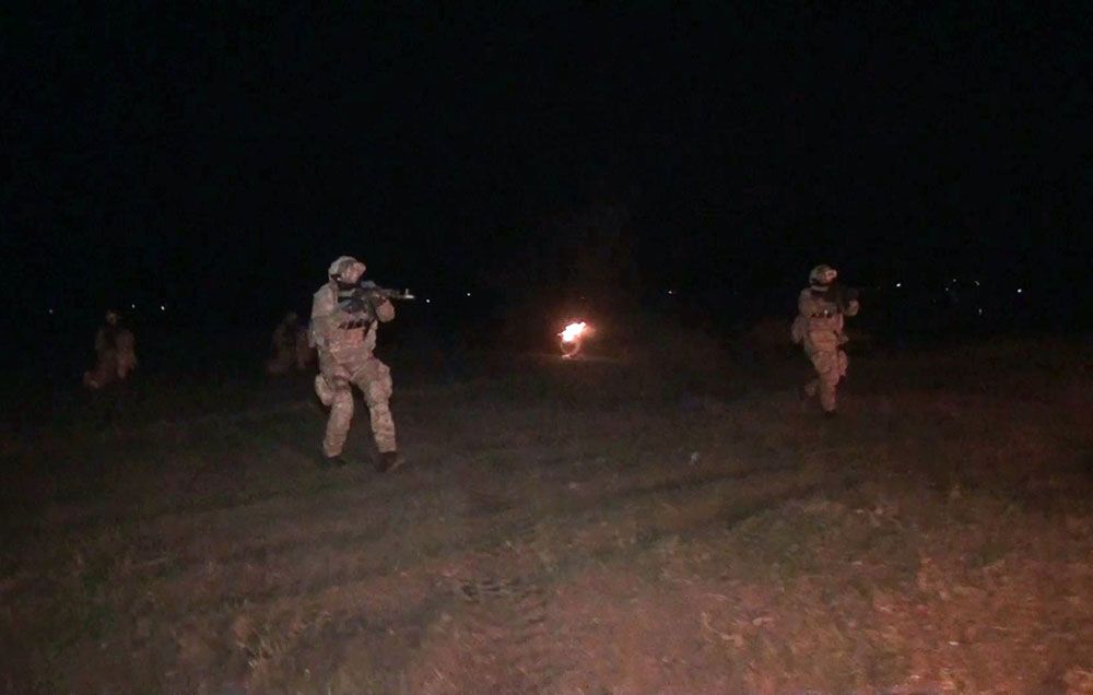 Azerbaijani Special Forces conduct night-time training in along southern borders [VIDEO]
