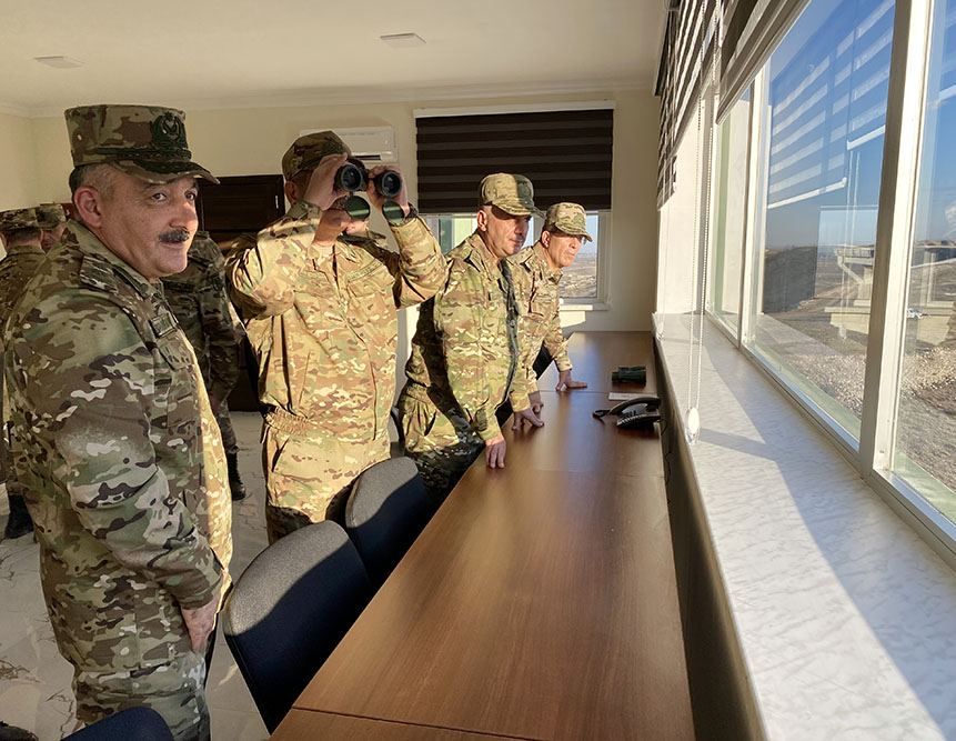 Azerbaijani defense chief assesses military drills on border with Iran [PHOTO]