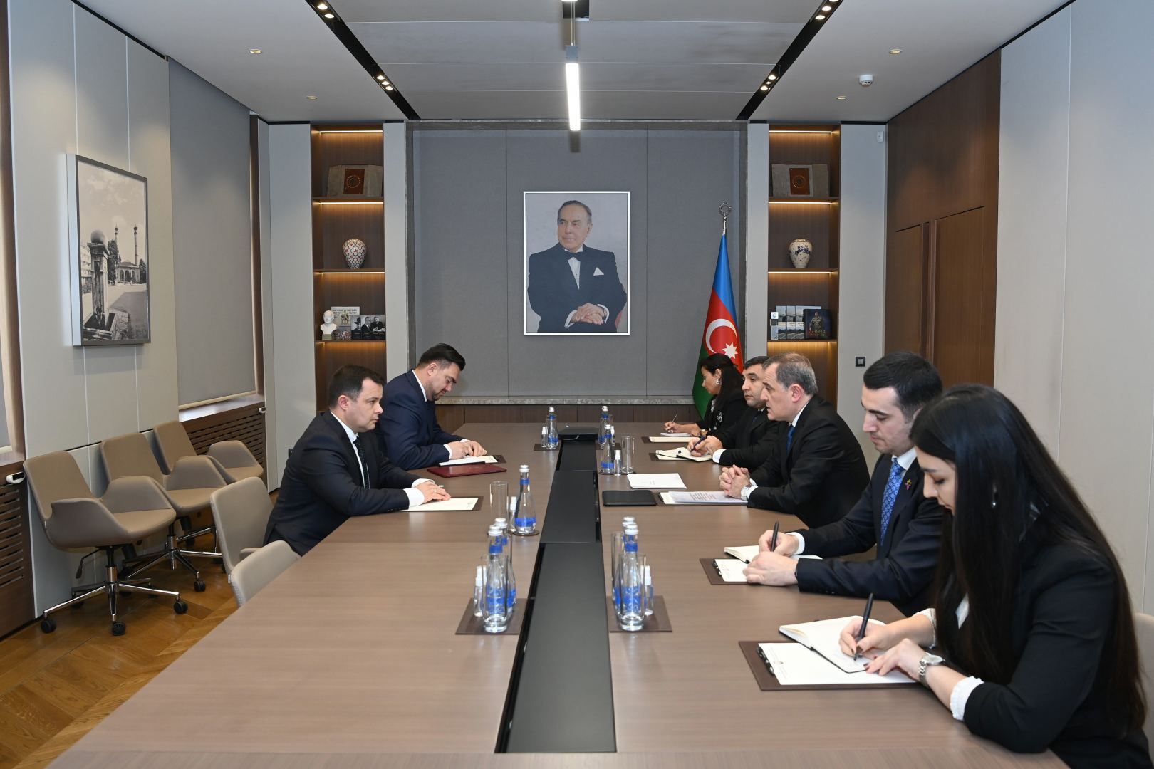 Azerbaijani FM receives copy of credentials of newly-appointed ambassador of Moldova