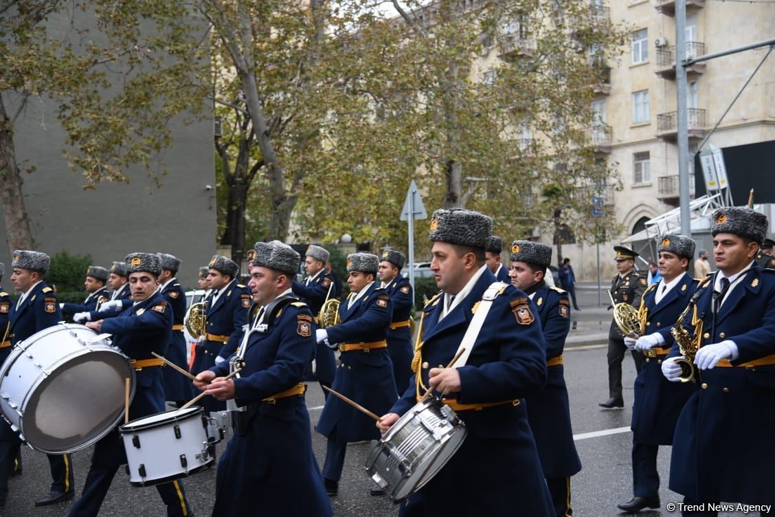 Procession with military bands in Baku marks Victory Day