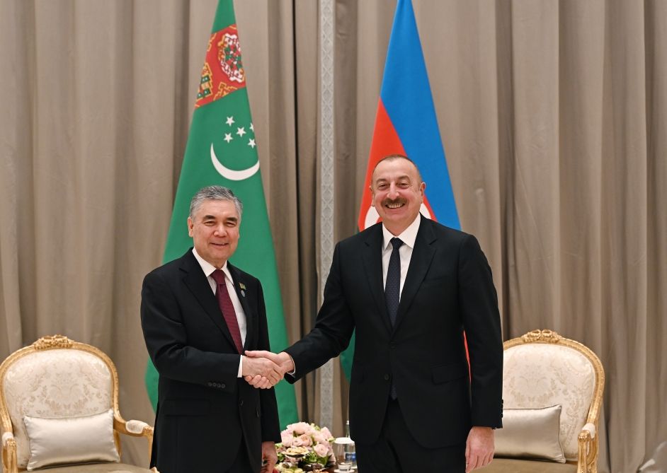 Azerbaijani president meets former Turkmen leader in Samarkand [UPDATE]