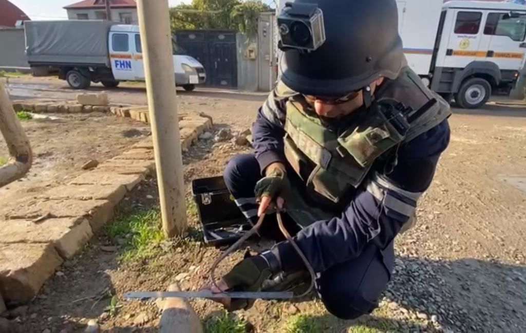Emergencies Ministry sappers render harmless cannon shell from Baku's Binagadi District [PHOTO/VIDEO]