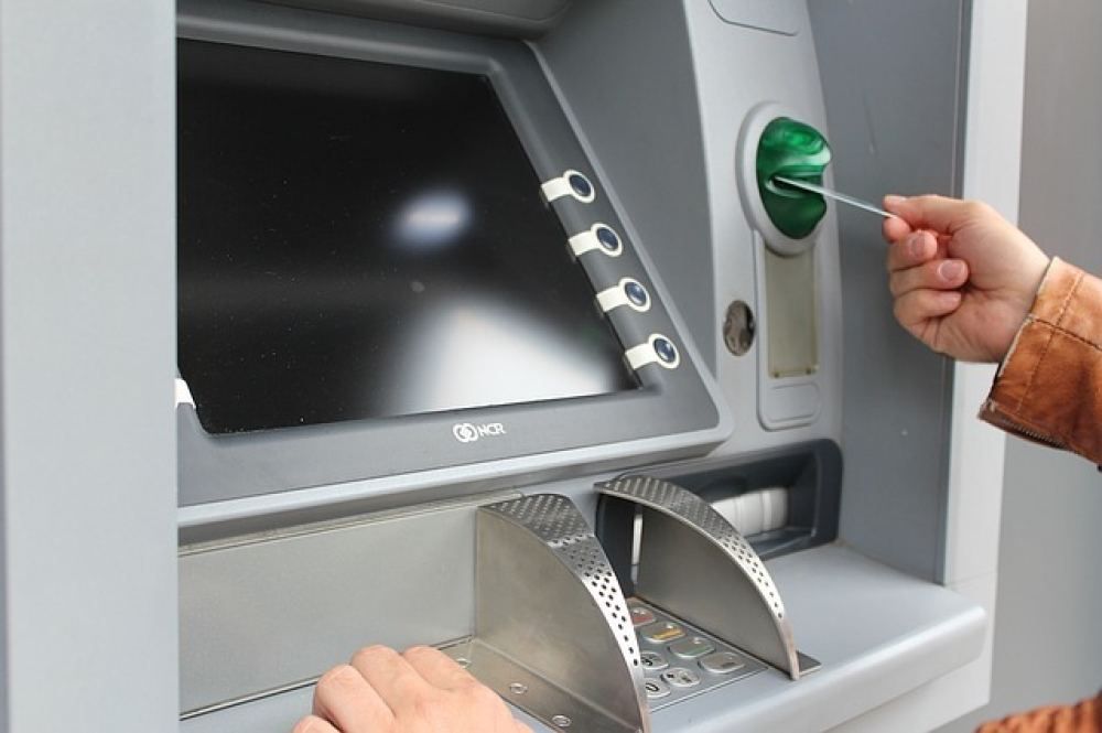 Secret withdrawal of funds from cards to be considered theft in Azerbaijan - resolution