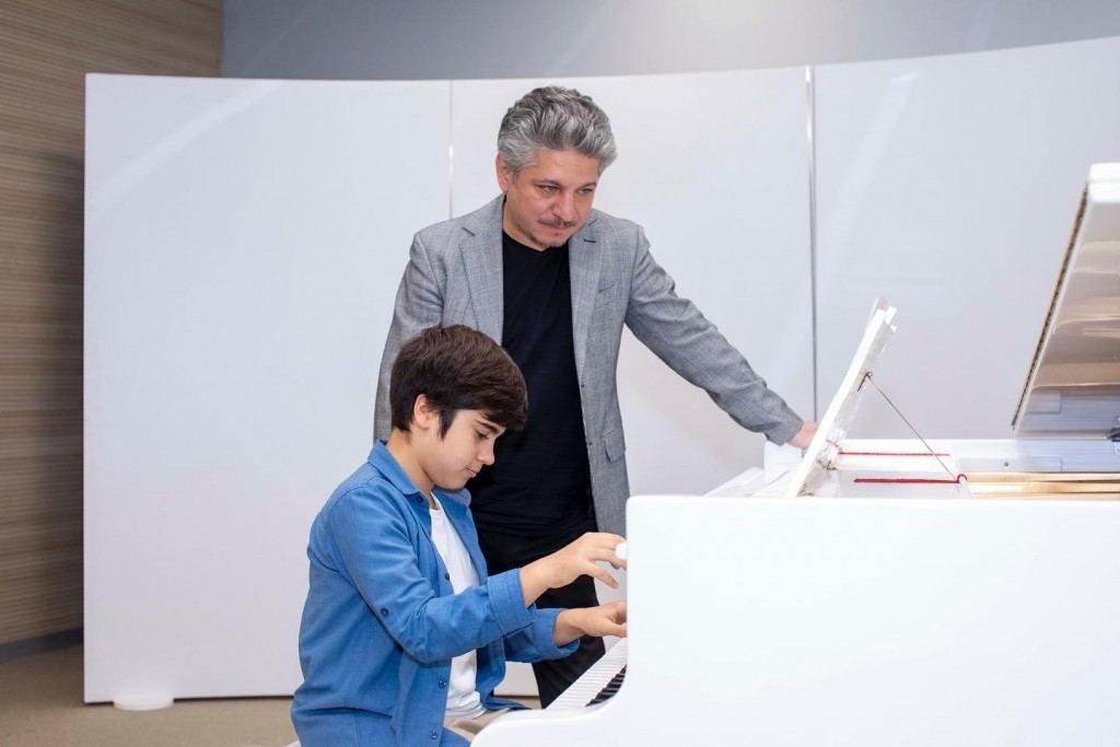 Pianist Shahin Novrasli reveals secrets of high performing skills [PHOTO]