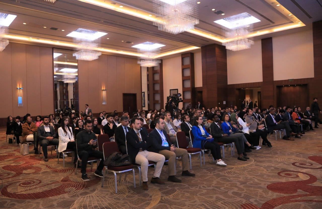 Panel discussions take place within Azerbaijan Investment, Young Entrepreneurs Forum [PHOTO]