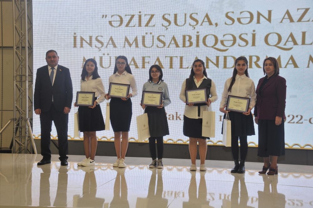 Education ministry awards essay contest winners [PHOTO] - Gallery Image
