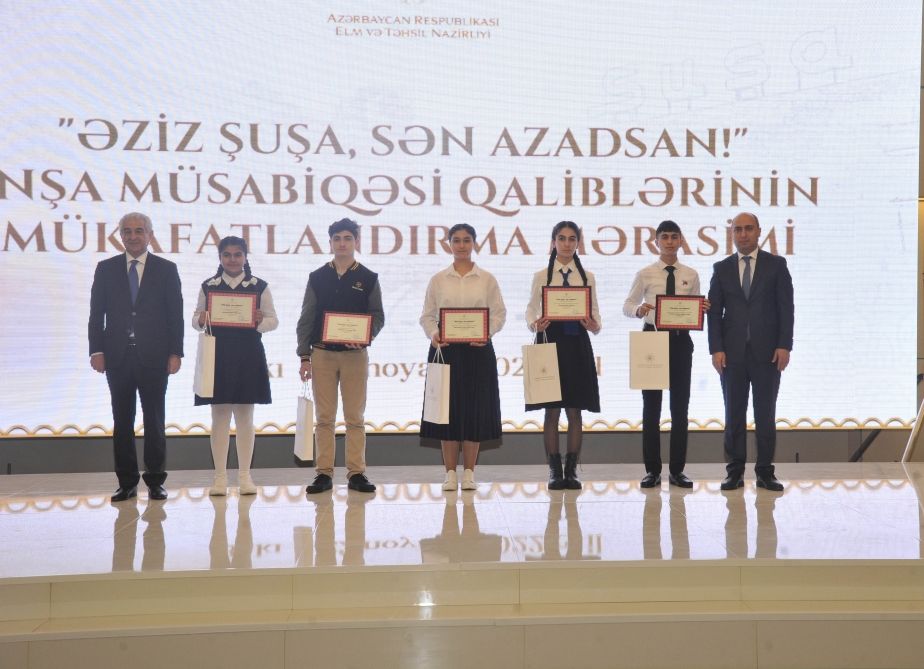 Education ministry awards essay contest winners [PHOTO] - Gallery Image