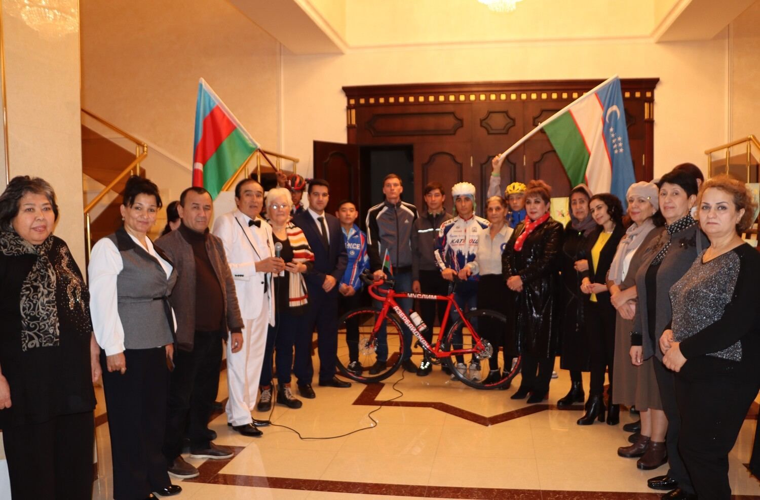 Uzbek cultural figures pay tribute to Muslim Magomayev [PHOTO]