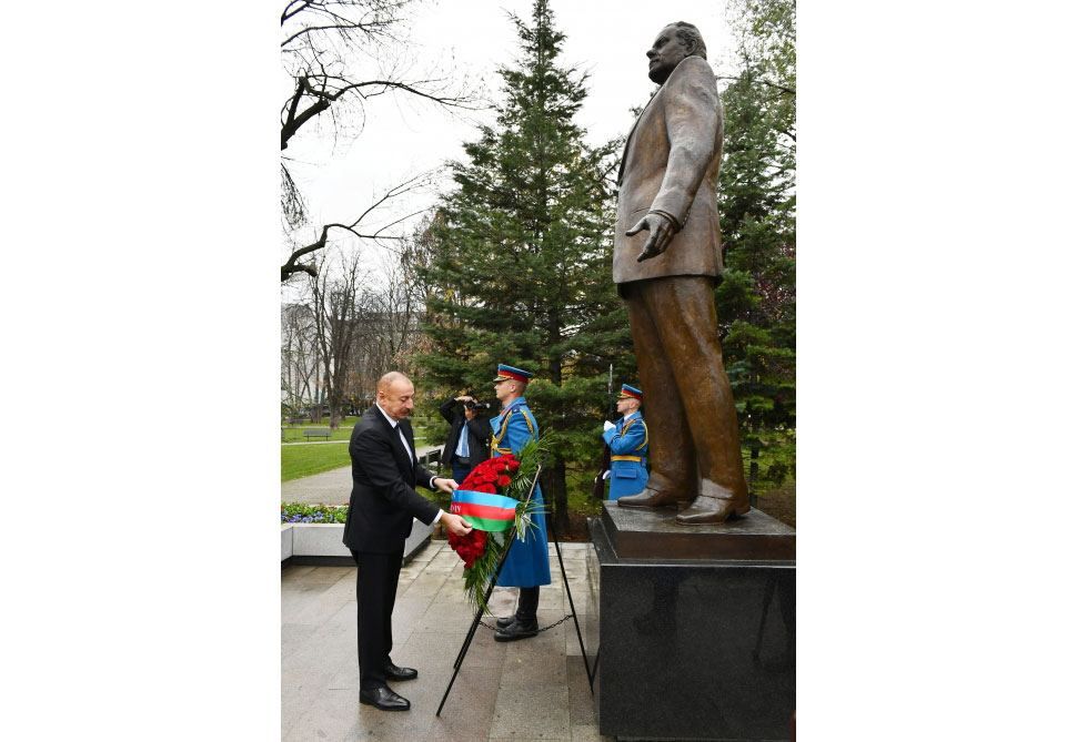 President Ilham Aliyev visits monuments to national leader Heydar Aliyev, Milorad Pavic in Tasmajdan park in Belgrade [PHOTO/VIDEO]