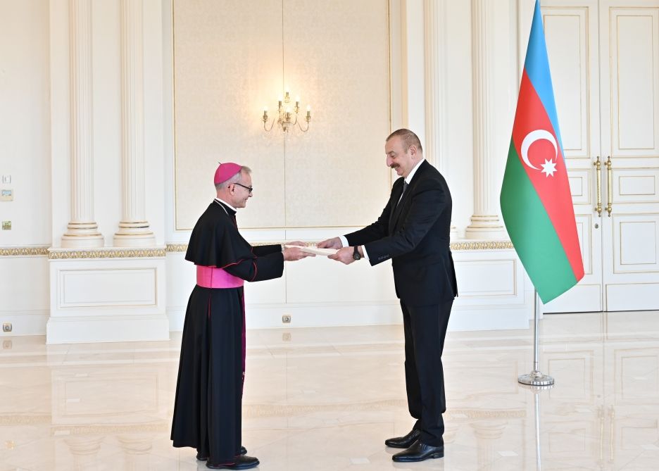 President Ilham Aliyev receives credentials of incoming ambassador of Vatican [UPDATE]